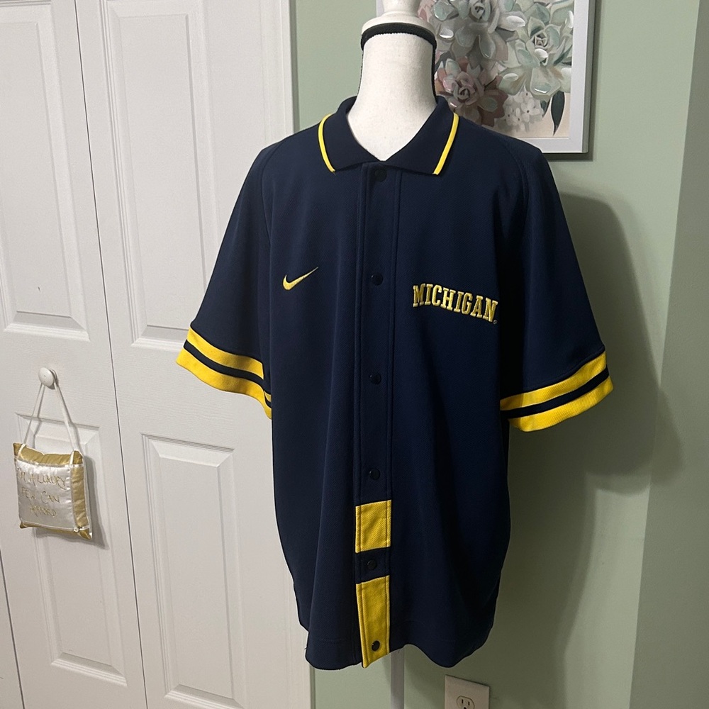 💯🏈NIKE Vintage Dark Blue and Yellow Button-Up Jersey
